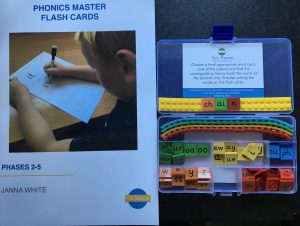 Phonics and blending kit and supporting flash card book