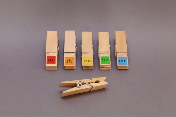 Learn to blend and read phonics with these fine motor phonic pegs.