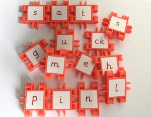 Phonics linking puzzle toys